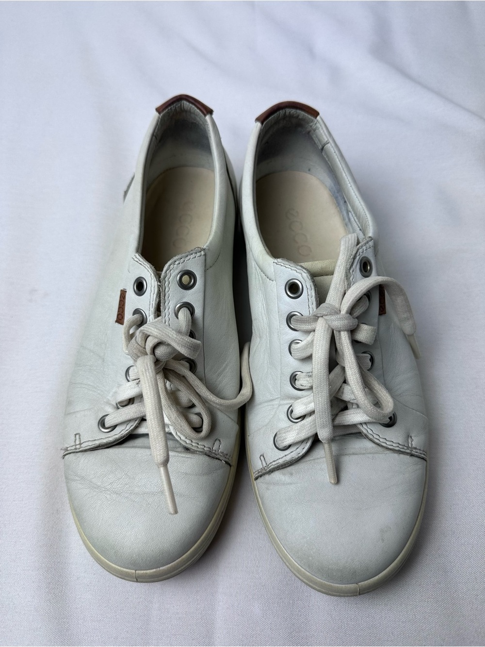 Ecco Women's White Leather Lace-Up Sneakers with Tan Heel Tab us 7 EU38